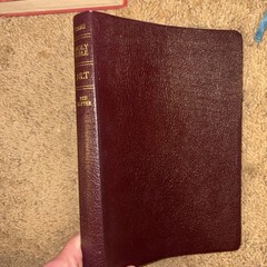 HOLY BIBLE Tyndale SLIMLINE Large Print 2004 BONDED LEATHER Burgundy NLT