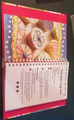 NEW „EASY CUPCAKE RECIPES“ Hardback Spiral 2010 Cookbook Resources LLC 174 Pages