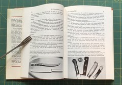 An Encyclopedia of Knives by Norman M. Strung, 1976 book, 220 Pages Many Picture