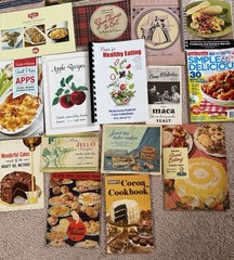 Lot of 25 Assorted Cookbooks Lot Pamplets Recipes