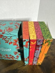 The Deluxe Hunger Games Collection Box Set Suzanne Collins Paperback NEW