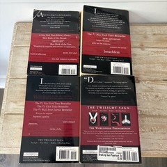 TWILIGHT Saga Book Series Set 1-4 Stephenie Meyer New Moon Eclipse Breaking Dawn