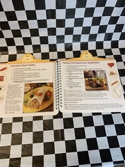 2008 CROCKPOT SLOW COOKER RECIPES Cookbook Spiral Spine 47 Pages