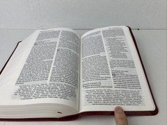 NKJV Holy Bible New King James Version Red Leather-Soft GIANT PRINT Reference